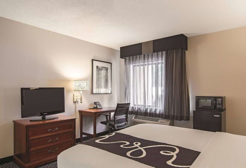 فندق Howard Johnson By Wyndham Sacramento Downtown