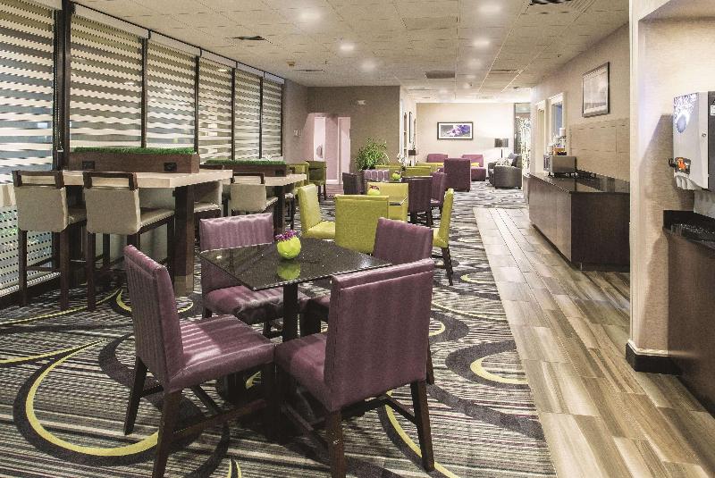 فندق Howard Johnson By Wyndham Sacramento Downtown