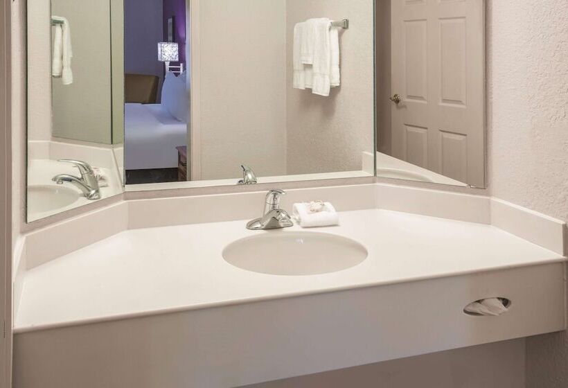فندق Howard Johnson By Wyndham Sacramento Downtown
