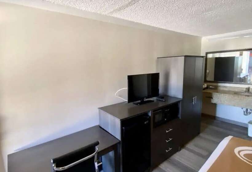 هتل Hibiscus Inn & Suites