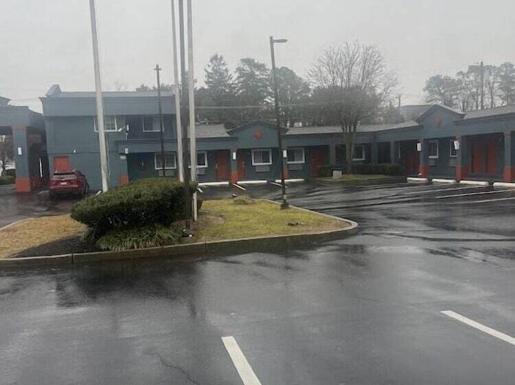 هتل Hibiscus Inn & Suites