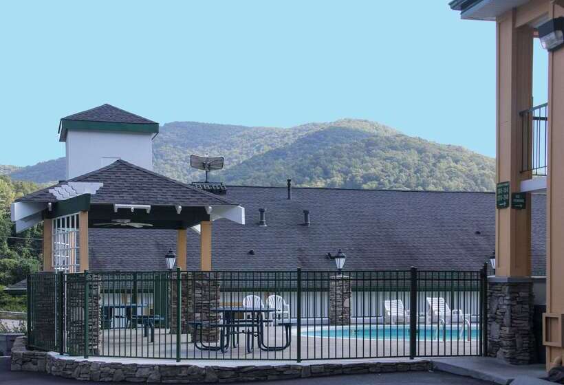 هتل Quality Inn & Suites Biltmore East