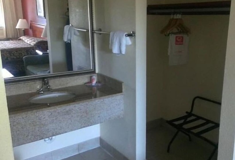 فندق Red Carpet Innnorwalk