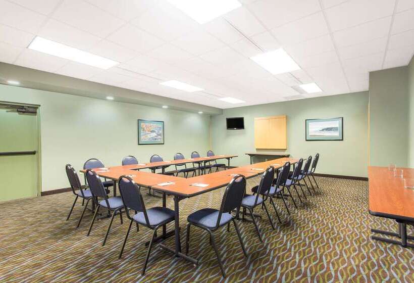 فندق Super 8 By Wyndham Beloit