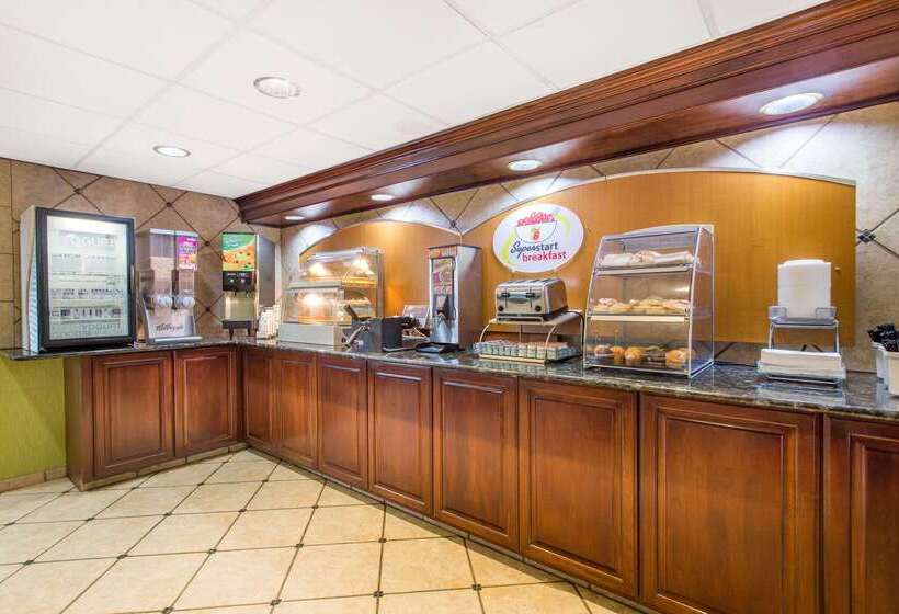 فندق Super 8 By Wyndham Beloit