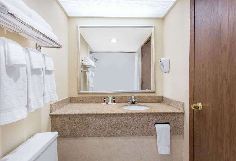 فندق Super 8 By Wyndham Beloit