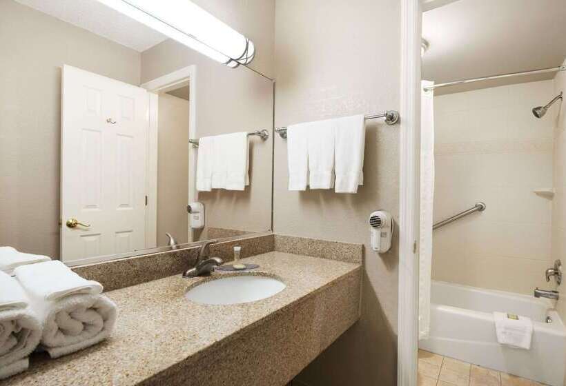فندق Super 8 By Wyndham Ormond Beach