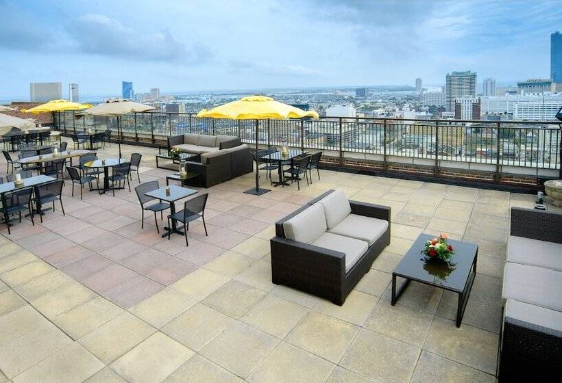 ホテル The Claridge