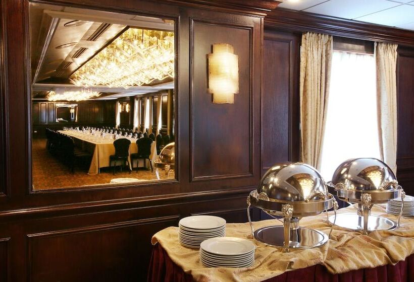 ホテル The Claridge