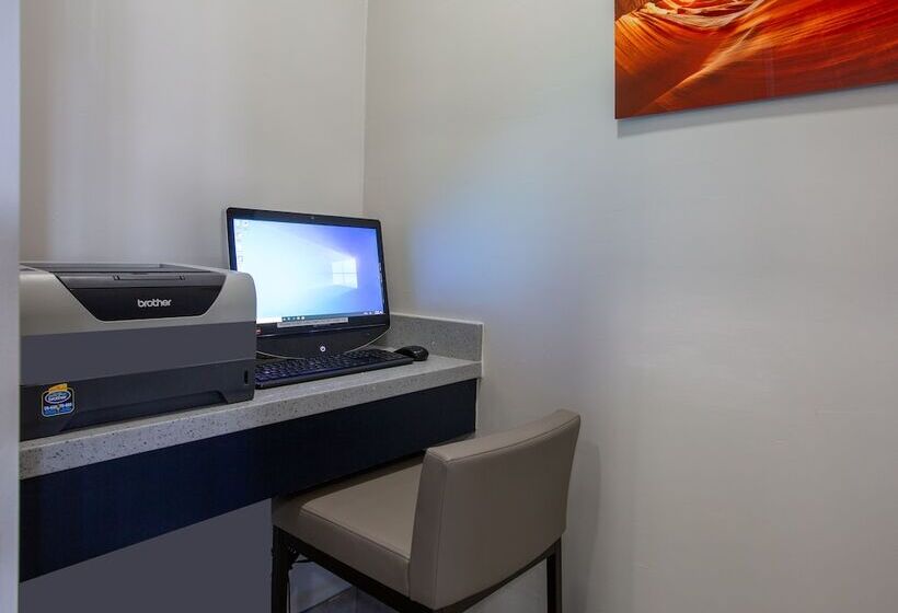 מוטל Elev8 Flagstaff I40 Exit 198 Butler Ave