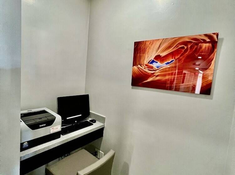 מוטל Elev8 Flagstaff I40 Exit 198 Butler Ave