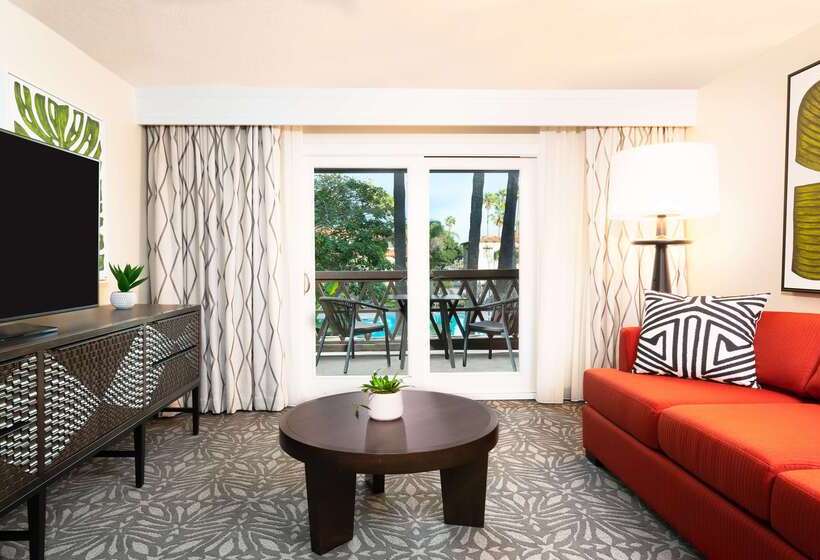 استراحتگاه Zachari Dunes On Mandalay Beach, Curio Collection By Hilton