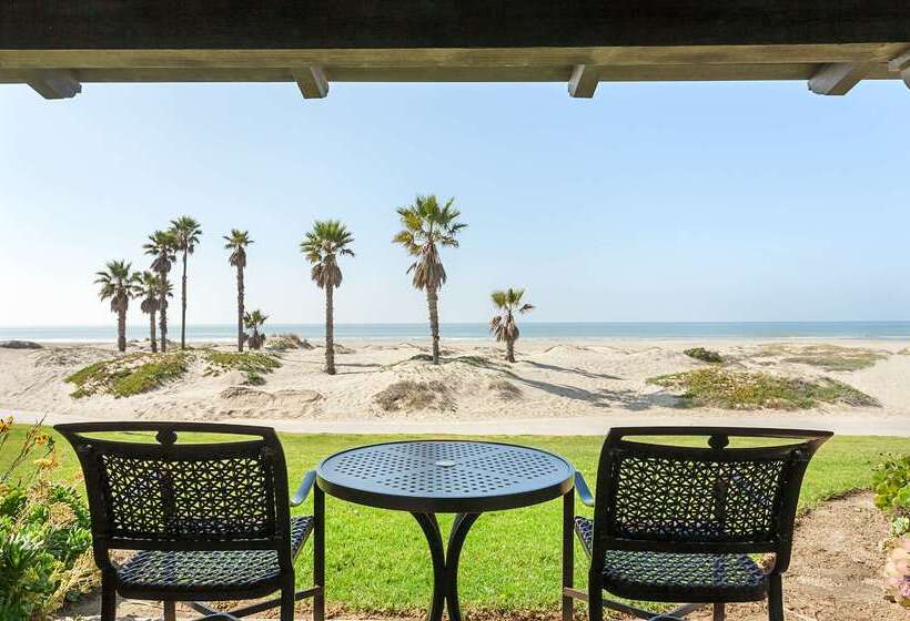 استراحتگاه Zachari Dunes On Mandalay Beach, Curio Collection By Hilton