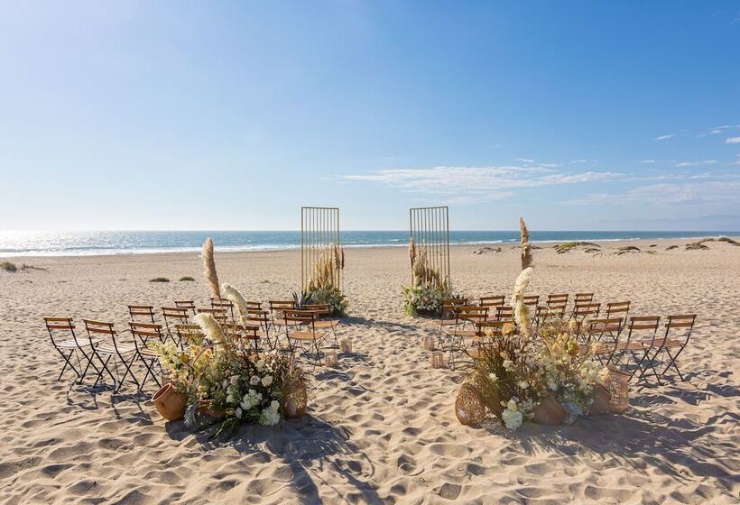 استراحتگاه Zachari Dunes On Mandalay Beach, Curio Collection By Hilton