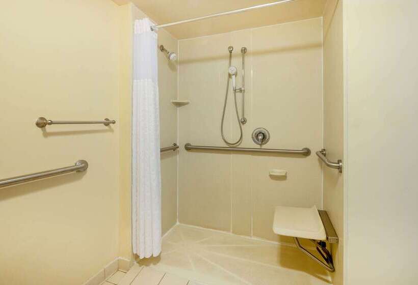 هتل Baymont By Wyndham Columbus Ga