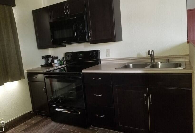 هتل Baymont By Wyndham Eau Claire Wi