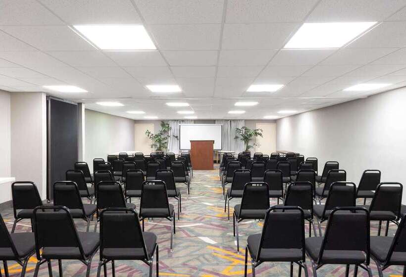 فندق Baymont By Wyndham Murfreesboro