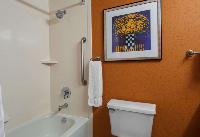 هتل Best Western Plus Fresno Airport