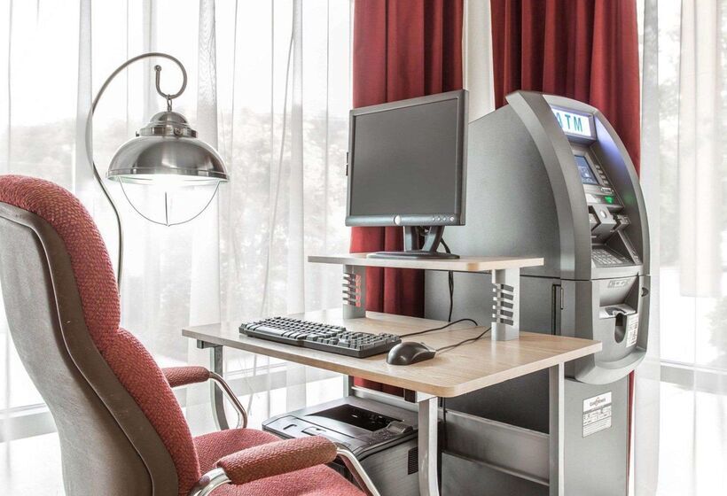 בית מלון כפרי Clarion Pointe Statesville