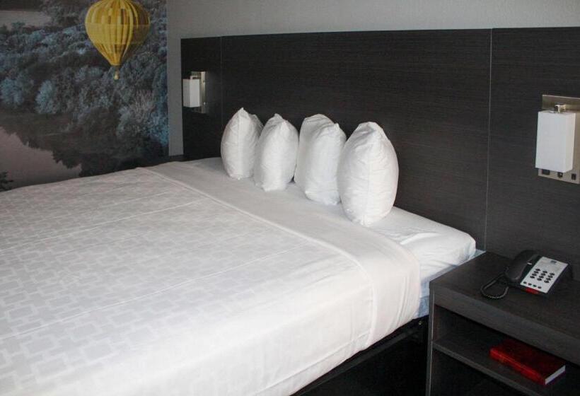 בית מלון כפרי Clarion Pointe Statesville