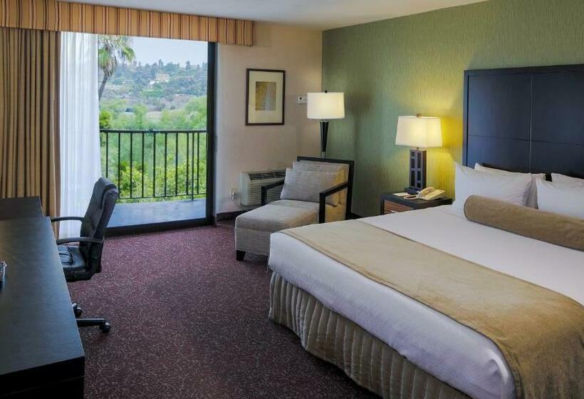 هتل Crowne Plaza  Mission Valley