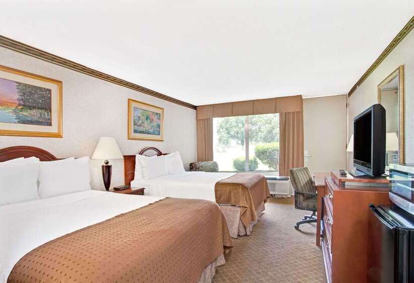 호텔 Days Inn By Wyndham Forrest City