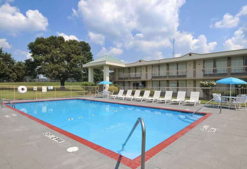호텔 Days Inn By Wyndham Forrest City