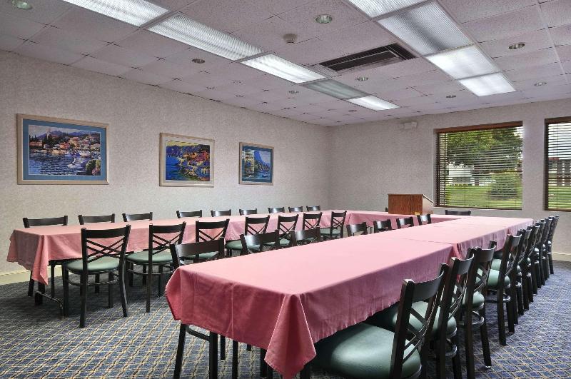 호텔 Days Inn By Wyndham Forrest City