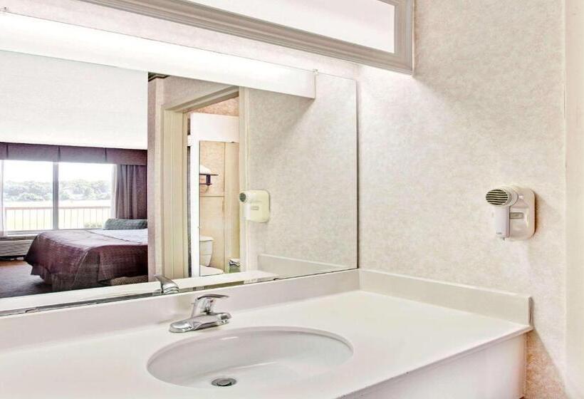 호텔 Days Inn By Wyndham Forrest City
