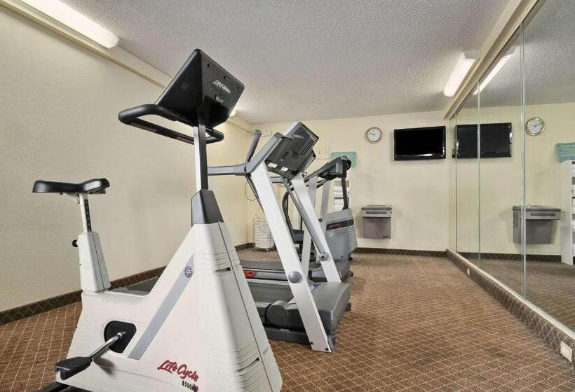 호텔 Days Inn By Wyndham Forrest City