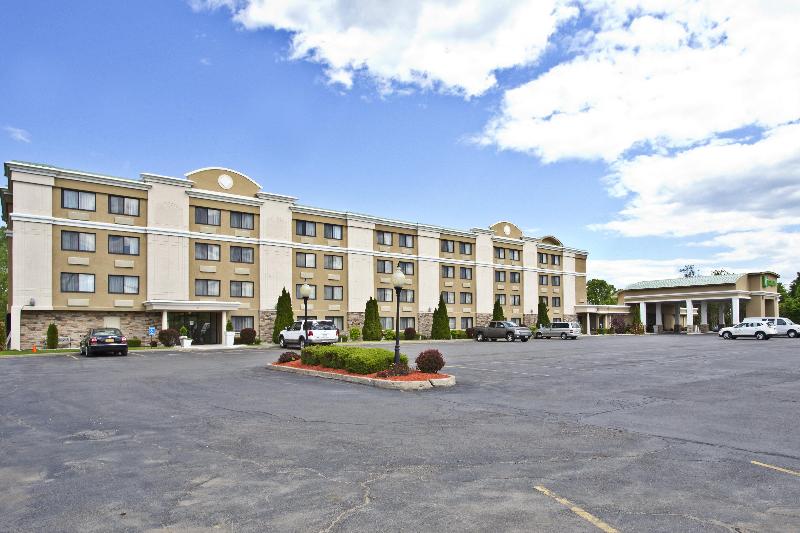 فندق Days Inn By Wyndham Plattsburgh