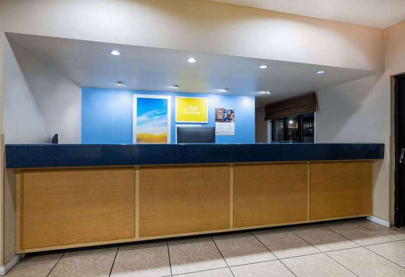 هتل Days Inn By Wyndham Roswell