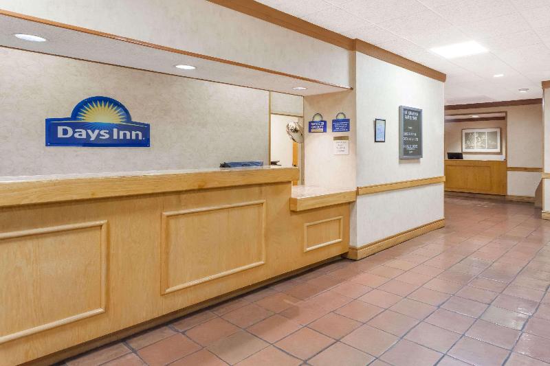 בית מלון כפרי Days Inn By Wyndham Seguin Tx