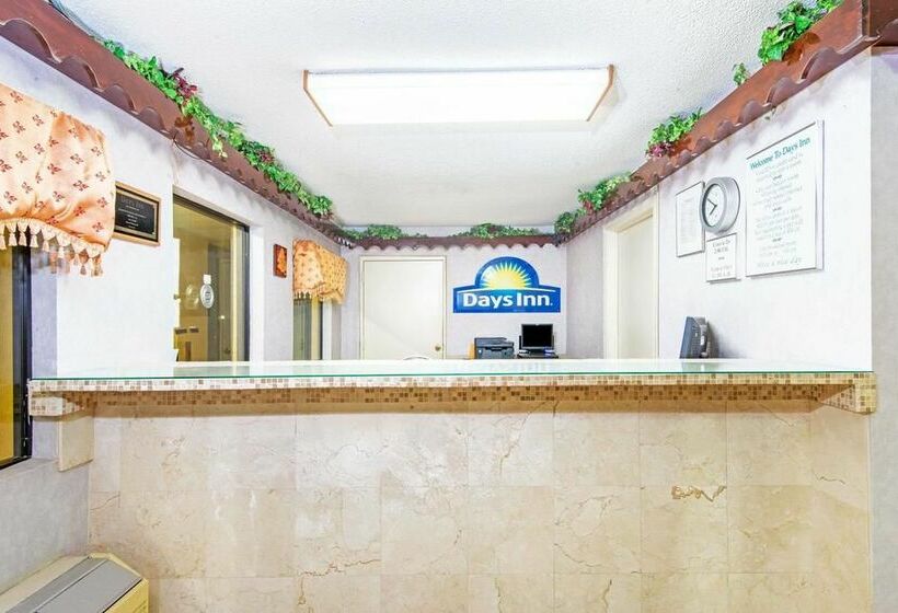 בית מלון כפרי Days Inn By Wyndham Opelika