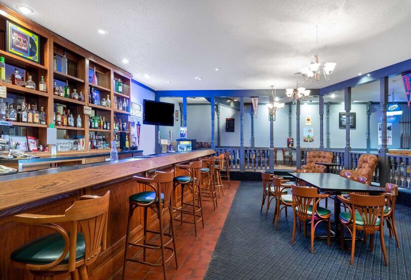 هتل Days Inn & Suites By Wyndham Clovis
