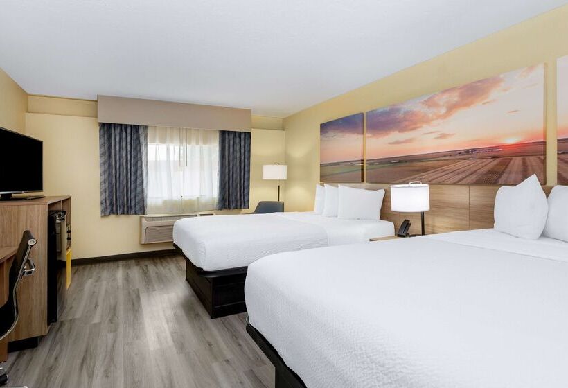هتل Days Inn & Suites By Wyndham Clovis