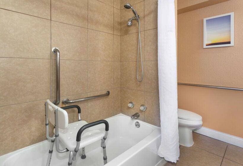 هتل Days Inn & Suites By Wyndham Clovis