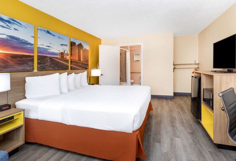 هتل Days Inn & Suites By Wyndham Clovis