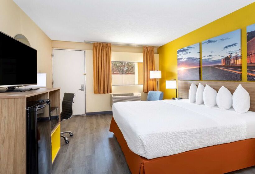 هتل Days Inn & Suites By Wyndham Clovis
