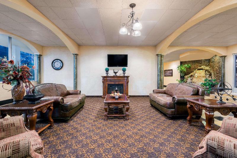 هتل Days Inn & Suites By Wyndham Clovis