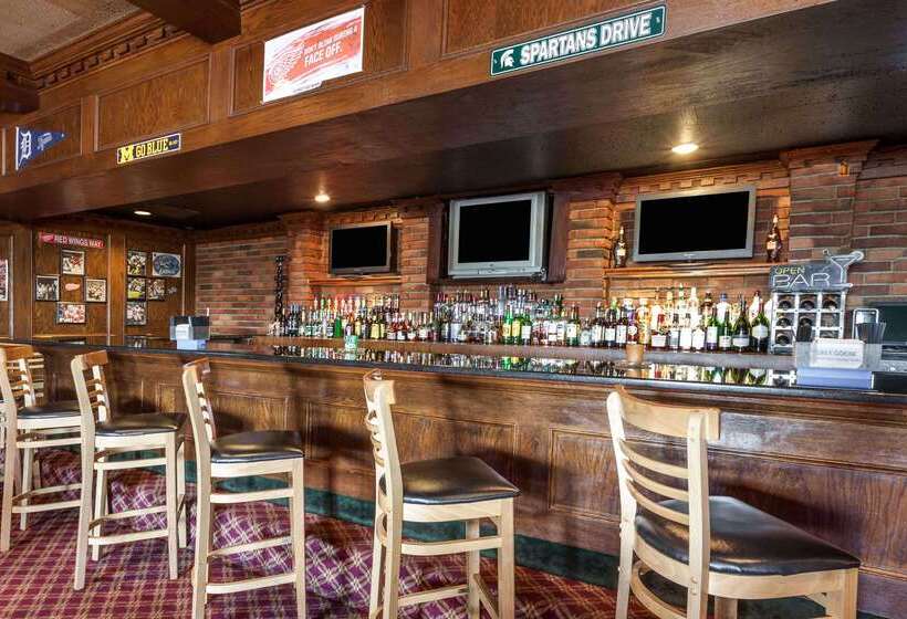 בית מלון כפרי Days Inn & Suites By Wyndham Roseville/detroit Area