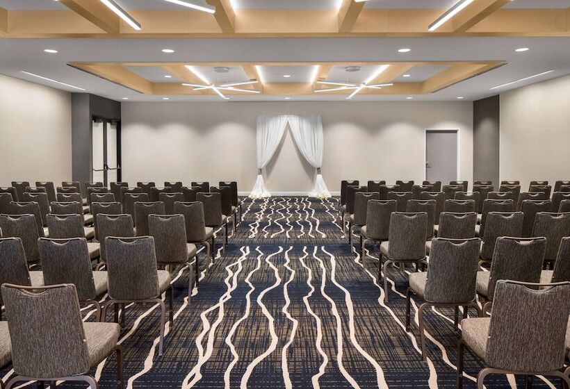 Delta Hotels By Marriott Minneapolis Northeast