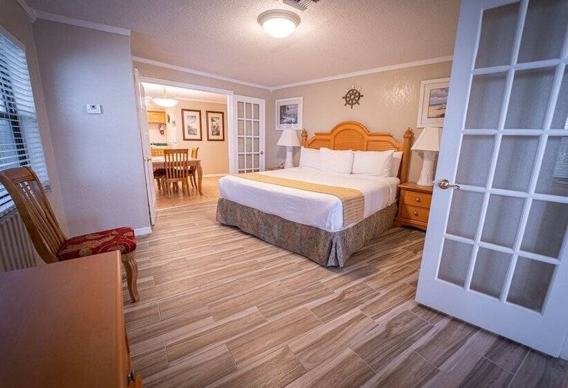 فندق Dockside Inn & Resort