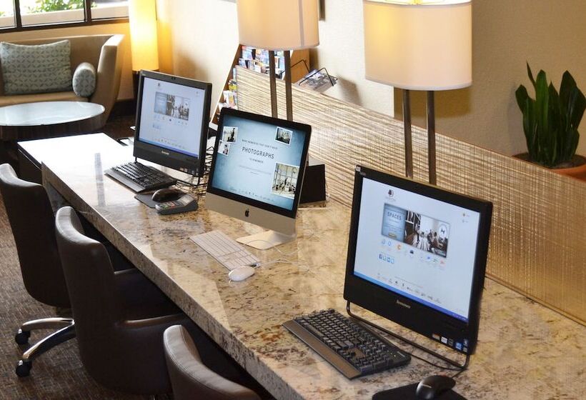 هتل Doubletree By Hilton Houston Hobby Airport