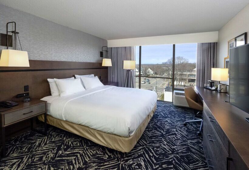 هتل Doubletree By Hilton Jamestown