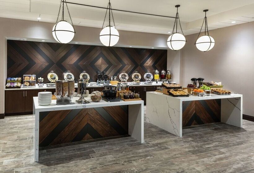 فندق Doubletree By Hilton Jamestown