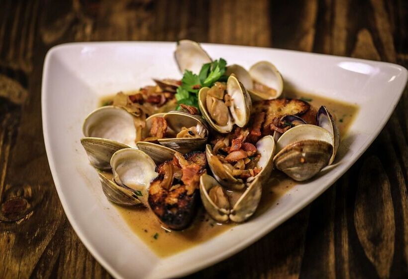 هتل Doubletree By Hilton Jamestown