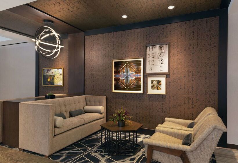 هتل Doubletree By Hilton Jamestown