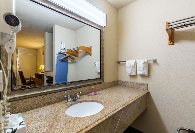 בית מלון כפרי Econo Lodge