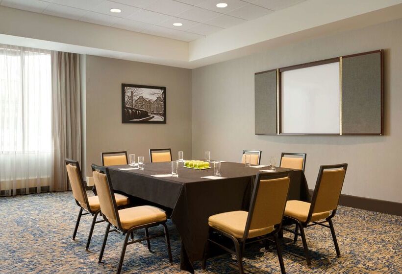 هتل Embassy Suites By Hilton Boston Waltham
